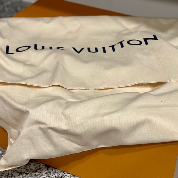 Louis Vuitton Graceful MM Hobo Bag - Picture 12 of 13